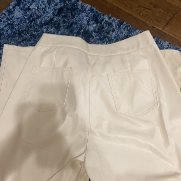 PrettyLittleThing Cream Pleated Pants - Picture 4 of 6